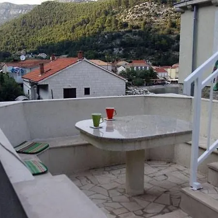 Apartment Just By The Sea *